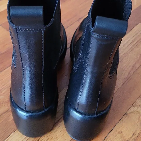Everlane Puffa Boots - Picture 6 of 8
